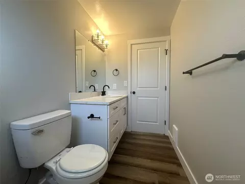 Bath - 8806 3rd Ave SE, Everett, WA 98208 photo 3 of 5