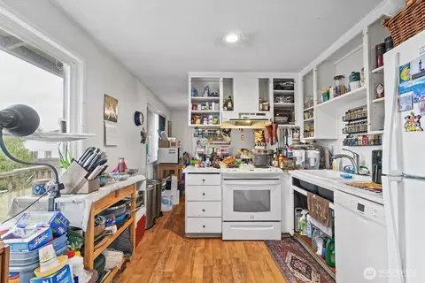 Kitchen - 4825 221st St E, Spanaway, WA 98387 photo 2 of 4