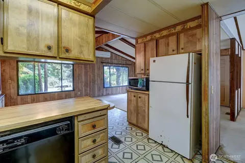 Kitchen - 19501 129th Ave NE, Bothell, WA 98011 photo 4 of 4