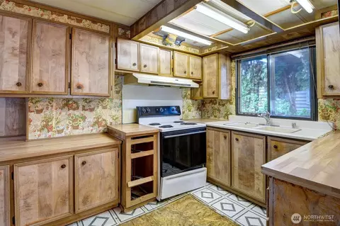 Kitchen - 19501 129th Ave NE, Bothell, WA 98011 photo 3 of 4