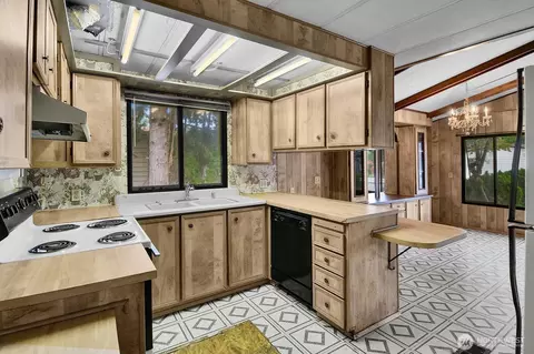 Kitchen - 19501 129th Ave NE, Bothell, WA 98011 photo 1 of 4