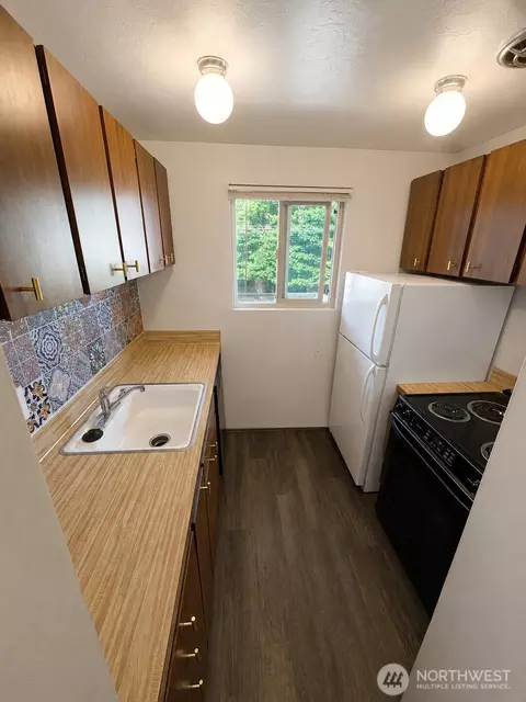 Kitchen - 426 11th Ave E, Seattle, WA 98102 photo 1 of 1