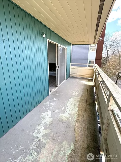 Exterior - 426 11th Ave E, Seattle, WA 98102 photo 5 of 5