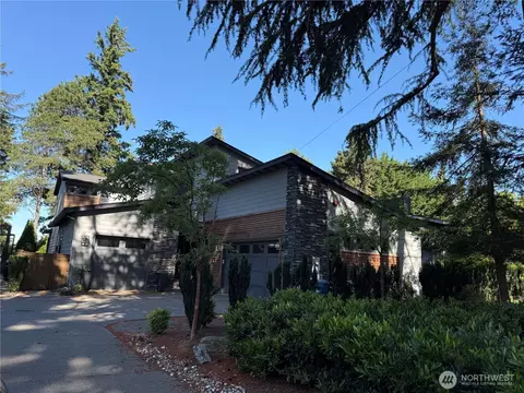 3237 74th Ave SE, Mercer Island, WA 98040