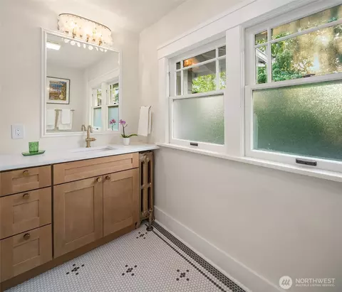 Bath - 2332 33rd Ave S, Seattle, WA 98144 photo 5 of 6