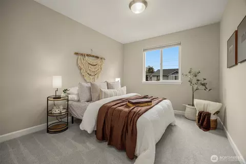 Bedroom - 18631 10th Ave SE, Bothell, WA 98012 photo 3 of 5