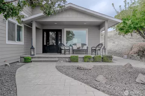 2121 Pleasant Hill Rd, Selah, WA 98942