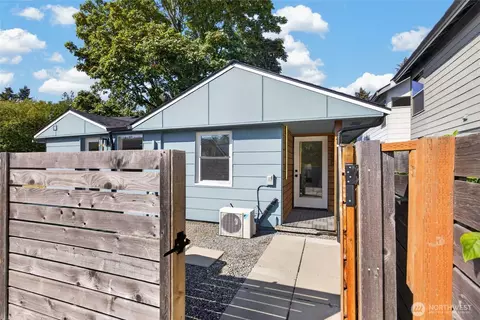 9449 5th Ave SW #B, Seattle, WA 98106