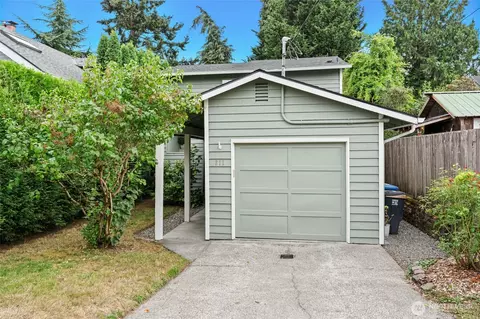 811 NE 57th St, Seattle, WA 98105