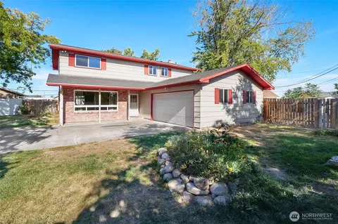 1141 E Hill Pl, Moses Lake, WA 98837