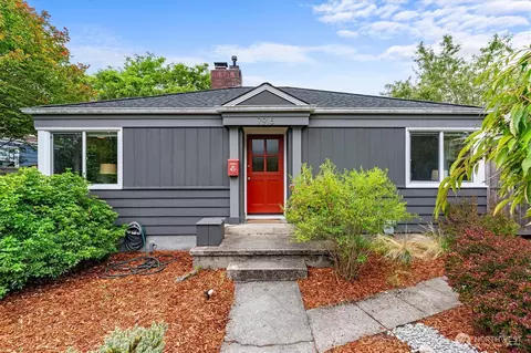 7915 34th Ave SW, Seattle, WA 98126