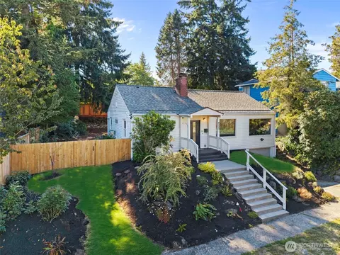 8225 22nd Pl NE, Seattle, WA 98115