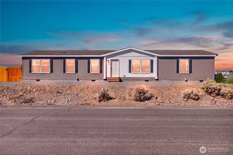 218 Sunshine Cir SW, Mattawa, WA 99349