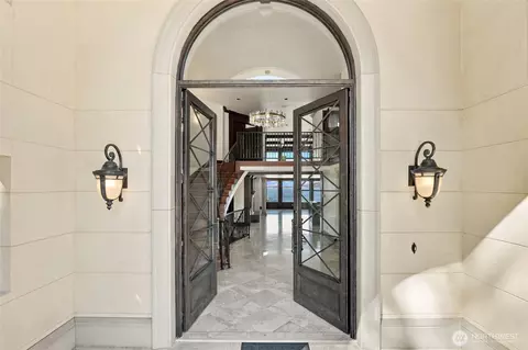 Entry Way - 8711 Talbot Rd, Edmonds, WA 98026 photo 1 of 4
