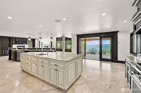 Kitchen - 8711 Talbot Rd, Edmonds, WA 98026 photo 2 of 3