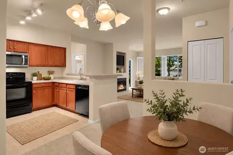 Dining - 14915 38th Dr SE #DD116, Bothell, WA 98012 photo 1 of 2