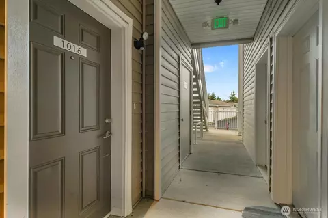 Entry Way - 14915 38th Dr SE #DD116, Bothell, WA 98012 photo 3 of 3