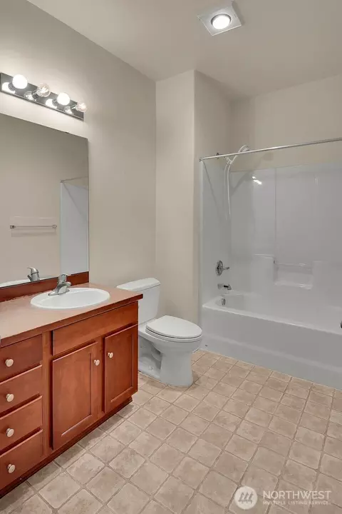 Bath - 14915 38th Dr SE #DD116, Bothell, WA 98012 photo 4 of 4