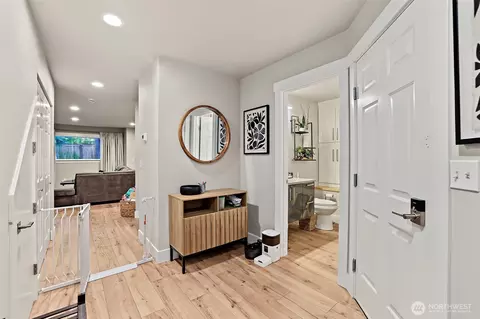 Entry Way - 1131 115th St SW #E2, Everett, WA 98204 photo 2 of 2