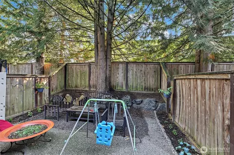 Exterior - 1131 115th St SW #E2, Everett, WA 98204 photo 2 of 5