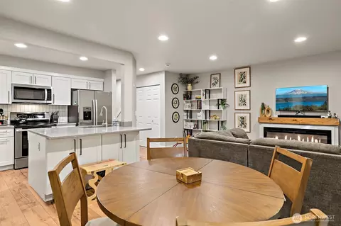 Dining - 1131 115th St SW #E2, Everett, WA 98204 photo 2 of 2