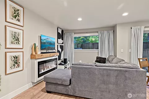 Living - 1131 115th St SW #E2, Everett, WA 98204 photo 1 of 3