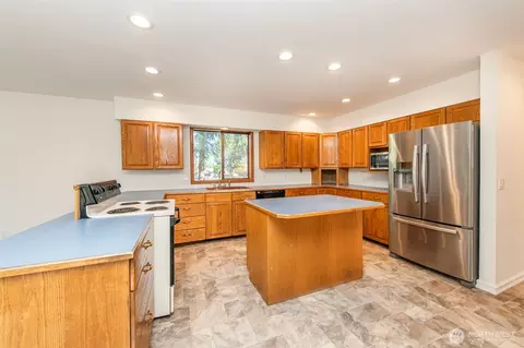 Kitchen - 73 W Quail Ln, Sequim, WA 98382 photo 2 of 3