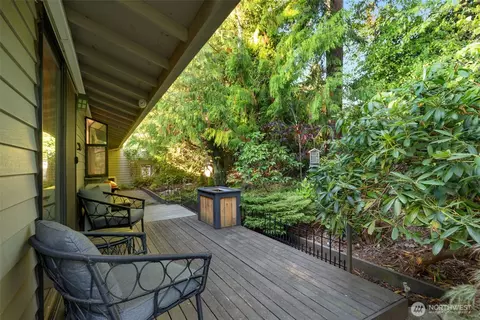 24830 12th Ave S, Des Moines, WA 98198