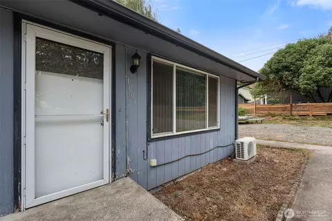 Exterior - 1003 E St, Vader, WA 98593 photo 4 of 9