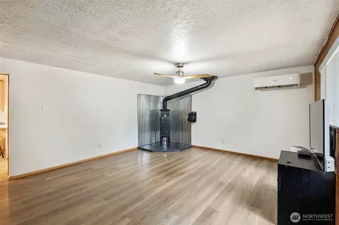 Living - 1003 E St, Vader, WA 98593 photo 4 of 4