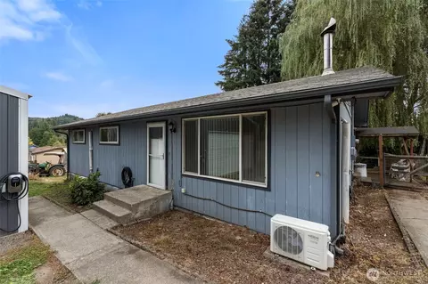 Exterior - 1003 E St, Vader, WA 98593 photo 5 of 9