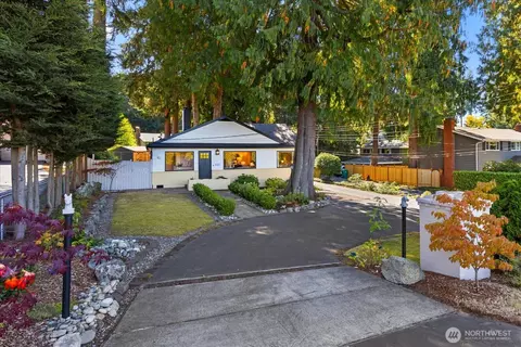 825 NW 180th St, Shoreline, WA 98177