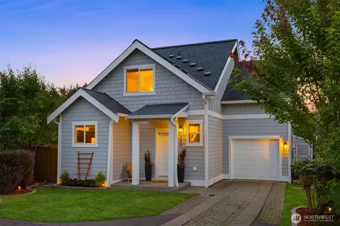 221 1st Pl NE, Issaquah, WA 98027