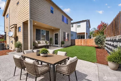 22437 SE 283rd St, Maple Valley, WA 98038