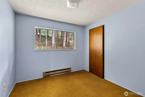 Bedroom - 1222 Crescent, Raymond, WA 98577 photo 3 of 4