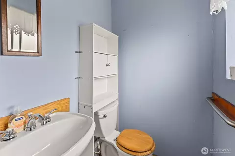 Bath - 1222 Crescent, Raymond, WA 98577 photo 1 of 2