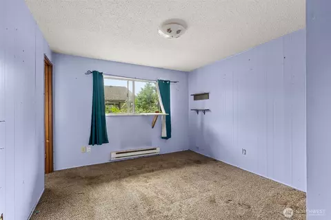 Bedroom - 1222 Crescent, Raymond, WA 98577 photo 2 of 4