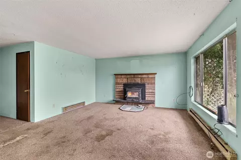 Living - 1222 Crescent, Raymond, WA 98577 photo 1 of 4