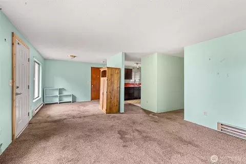 Living - 1222 Crescent, Raymond, WA 98577 photo 3 of 4