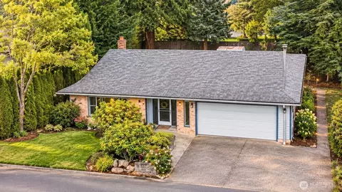 8209 E Davis Ln S, Tacoma, WA 98404