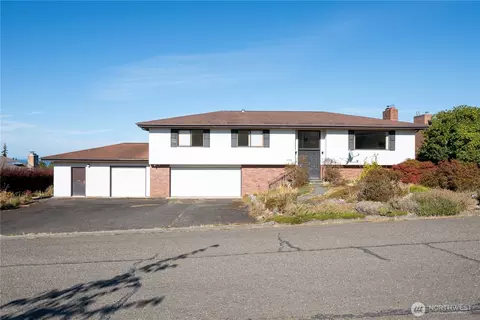 1713 E Fourth, Port Angeles, WA 98362