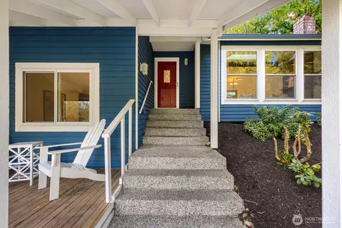 Exterior - 316 160th Pl SE, Bothell, WA 98012 photo 4 of 10