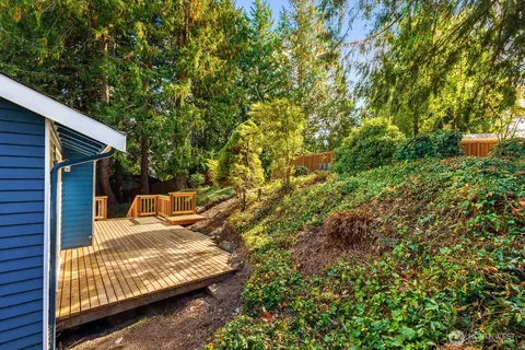 Exterior - 316 160th Pl SE, Bothell, WA 98012 photo 7 of 10