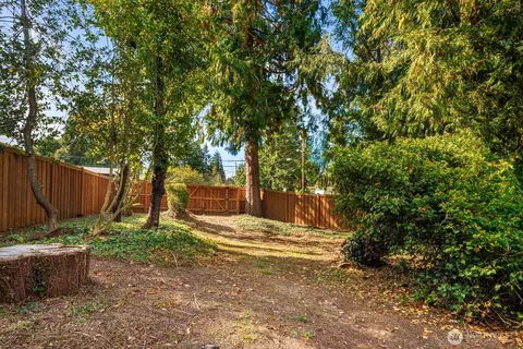 Exterior - 316 160th Pl SE, Bothell, WA 98012 photo 9 of 10