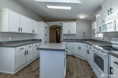 Kitchen - 17712 19th Avenue Ct E, Spanaway, WA 98387 photo 4 of 5