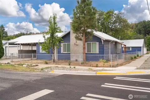 2 S Elm St, Omak, WA 98841