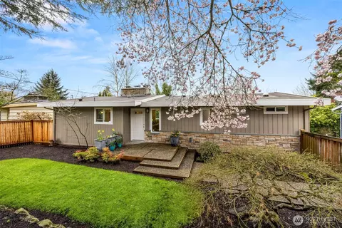 231 105th Ave SE, Bellevue, WA 98004