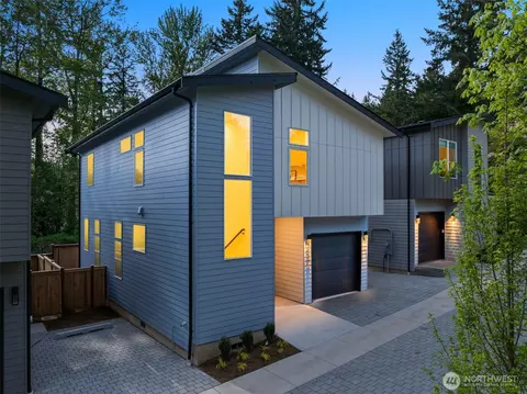 8407 NE 137th St, Kirkland, WA 98034