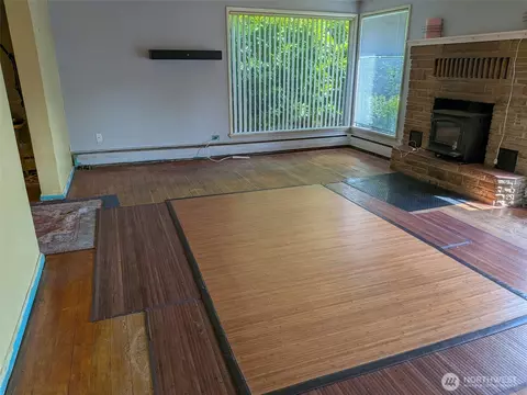 5947 32nd Ave SW, Seattle, WA 98126