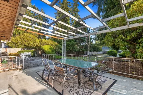 Exterior - 2826 York Rd, Everett, WA 98204 photo 5 of 14
